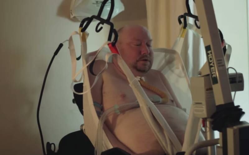 Worrall então caiu em depressão profunda, até que uma de suas enfermeiras o apresentou ao jogo Diablo e a uma engenhoca que o permitia jogar usando apenas a boca