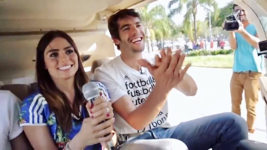 Ela também já conversou com o meia Kaká 