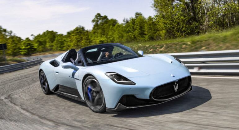 Esportivo tem uma ampla entrada de ar com a logomarca da empresa ao centro