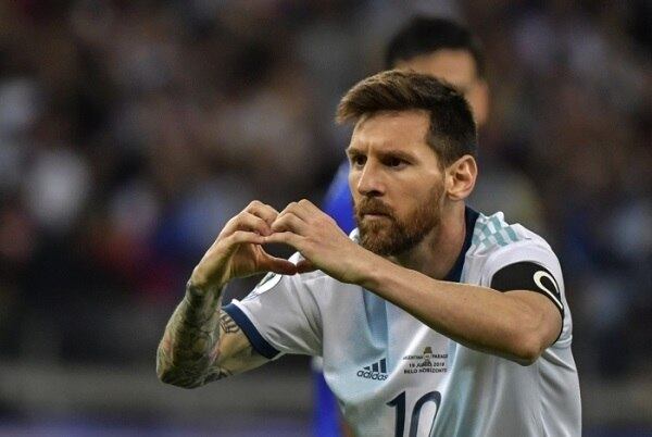 No entanto, um título que poucos se lembram é a medalha de ouro conquistada por ele com a Argentina nos Jogos Olímpicos de 2008, com a seleção sub-23. Além disso, ele venceu a Copa do Mundo da categoria Sub-20 em 2005.