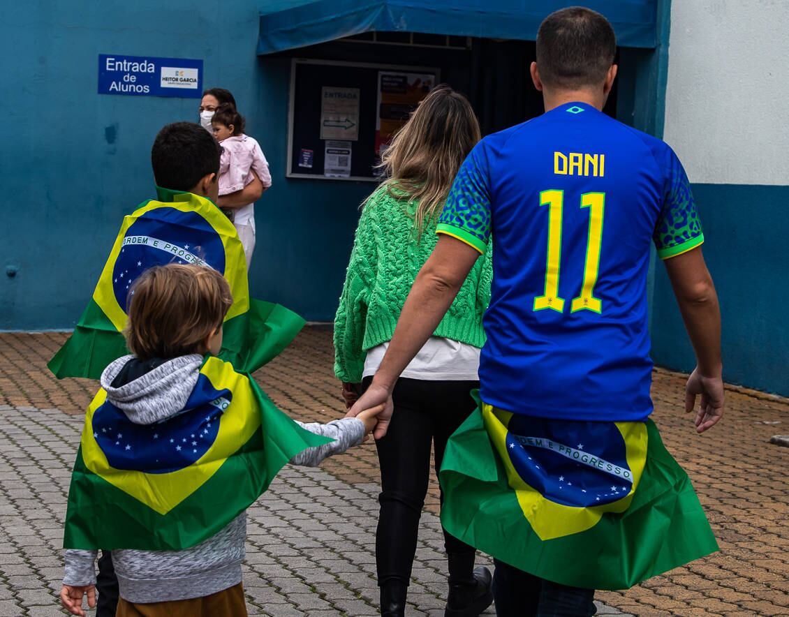 São Paulo, SP - 02.10.2022 - Eleições 2022, 1º Turno - Eleitores nas enfrentam longas filas para votar neste primeiro turno das eleições 2022.  Colégio Heitor Garcia, Lapa, zona Oeste. Foto Edu Garcia/R7