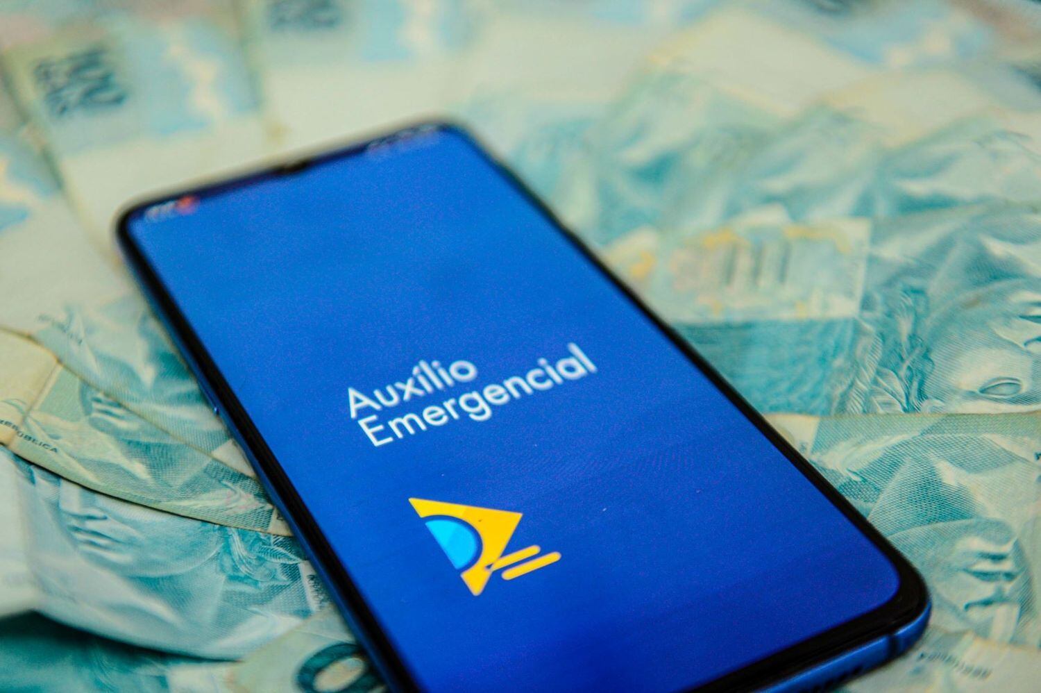 Brasileiros ainda esperam primeira parcela