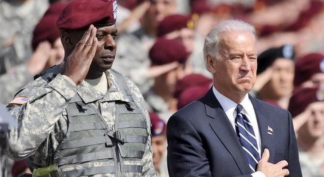 O presidente eleito Joe Biden e o general aposentado Lloyd Austin
