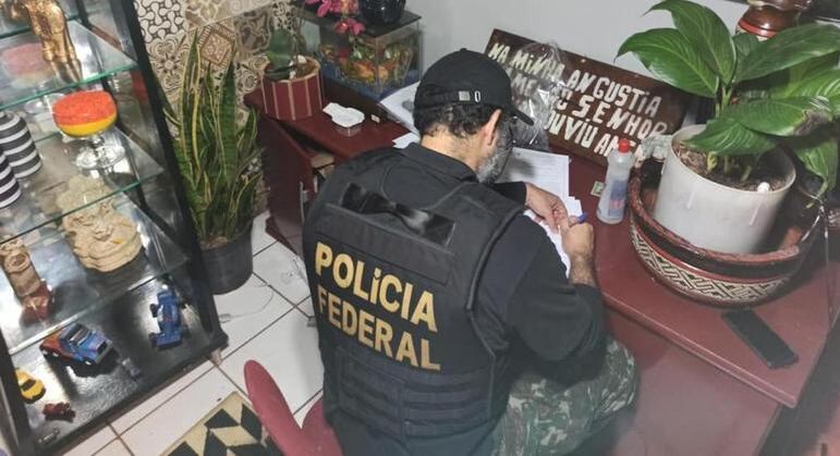 Foram cumpridos oito mandados de prisão temporária e sete de busca e apreensão