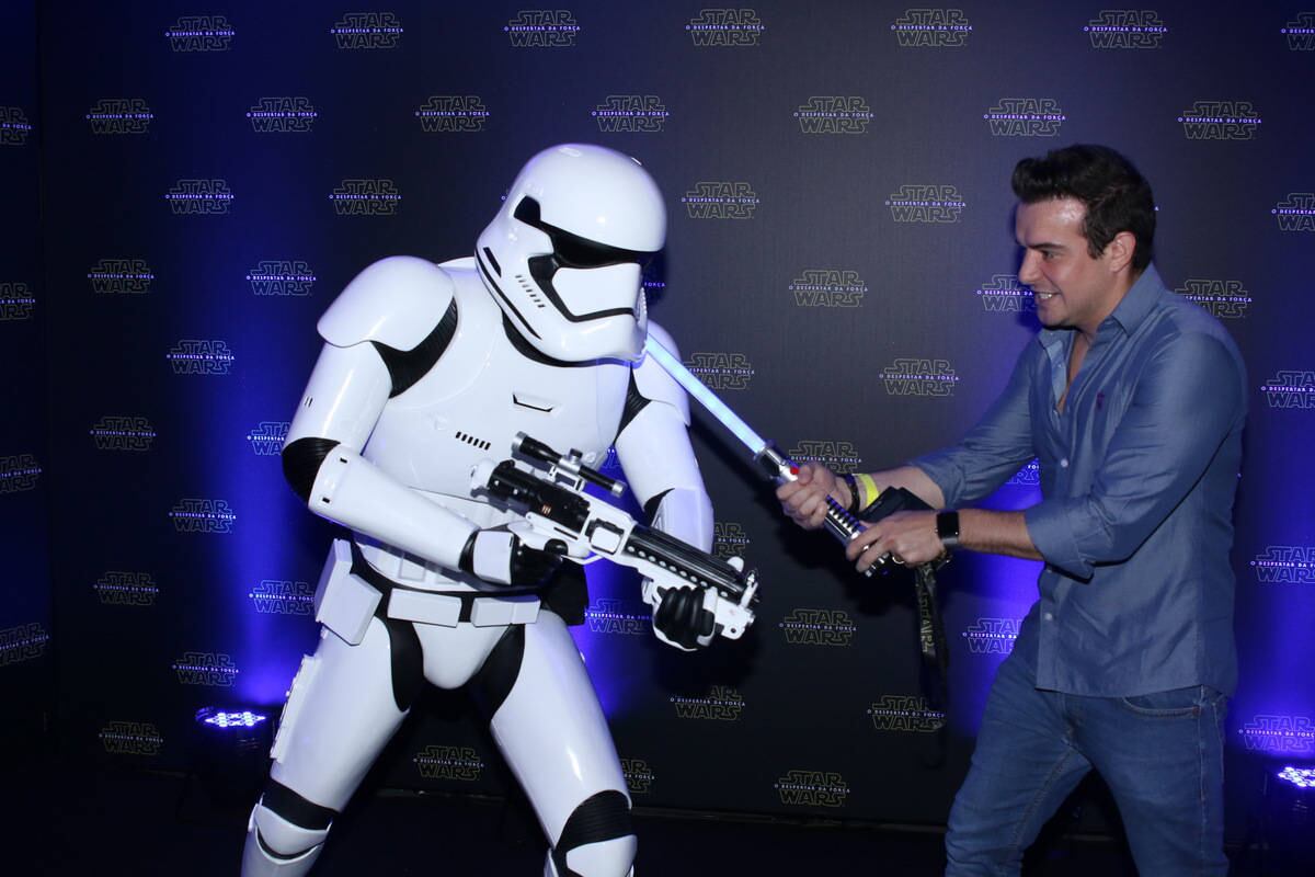 FFamosos vão a pré-estreia de Star Wars - O Despertar da Força, em São Paulo