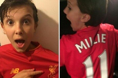 Que tal a cara de felicidade de Millie com a camisa dos Reds?