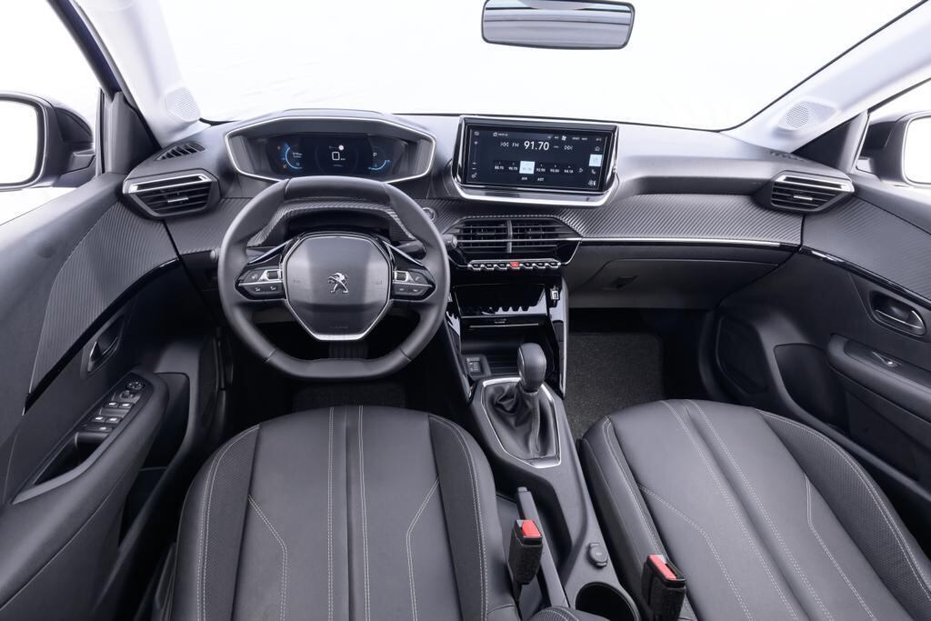 Interior do Peugeot 208 Griffe 2024