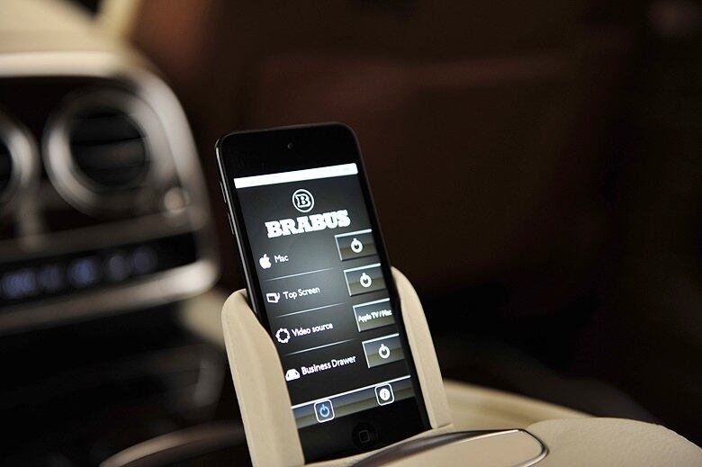 Com este aplicativo é possível personalizar por meio do smartphone a iluminação ambiente, o som, a posição dos bancos, o acesso à internet, a central multimídia e mais uma série de itens a bordo