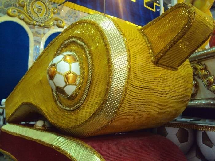 A Imperatriz
Leopoldinense será a quarta escola a desfilar na segunda-feira (3) de Carnaval.
O enredo da agremiação será Arthur X - Reino do Galinho de
Ouro na Corte da Imperatriz, do carnavalesco Cahê Rodrigues.




—
A ideia partiu do presidente da escola que é apaixonado por futebol, além de
ser botafoguense roxo. Ele me chamou e falou da possibilidade de falar do Zico.
Daí eu comecei a viajar na história.


Texto e entrevista: Rodrigo Teixeira, do R7