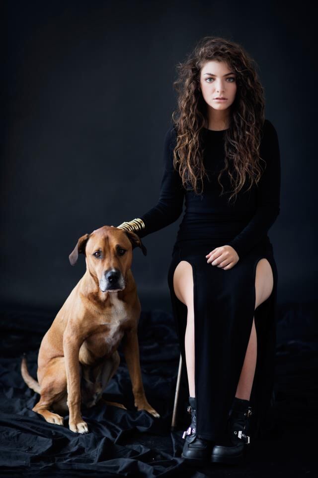 Ella Yelich-O'Connor é o verdadeiro nome da cantora Lorde, que nasceu em Devonport, na Nova Zelândia. Ela foi descoberta por uma gravadora aos 12 anos de idade durante um concurso de talentos

Ouça Royals, o primeiro grande sucesso de Lorde

