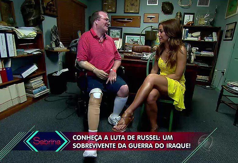 Sabrina Sato quis saber como era a vida do ex-soldado antes da guerra.

— Eu estava na faculdade, indo para festas, me divertindo. Eu estava bem. Foi quando minha mãe sugeriu para nós irmos para o Exército

+ VÍDEO: Após amputar braços e pernas, jovem brasileiro leva nova vida nos EUA
+ Filho de Hudson ganha look de guitarra e pai torce: “Se meu filho for músico, vou ficar muito feliz”
+ Assista às íntegras do Programa da Sabrina no R7.com/Play!
