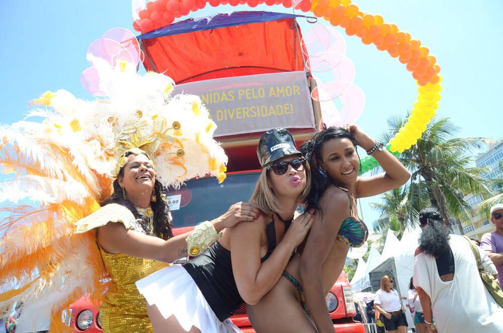 Os integrantes da passeata usaram modelitos chamativos e demonstraram orgulho por lutar pela causa