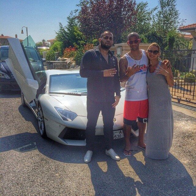 Com carros!