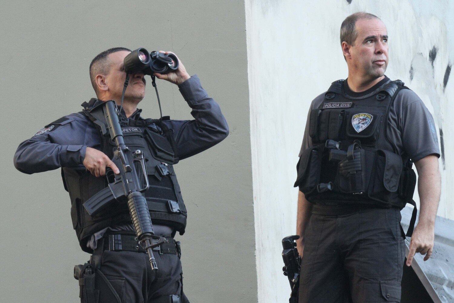 Agentes fizeram buscas em comunidades do centro e zona norte