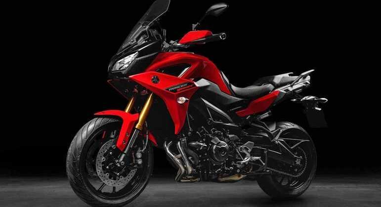 Novidade vem equipada com freios ABS, controle de tração, quickshifter, controle de cruzeiro, entre outros equipamentos