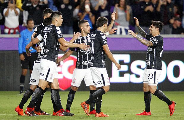O esquema tático fez o Corinthians superar o desequilíbrio físico, favorável ao PSV