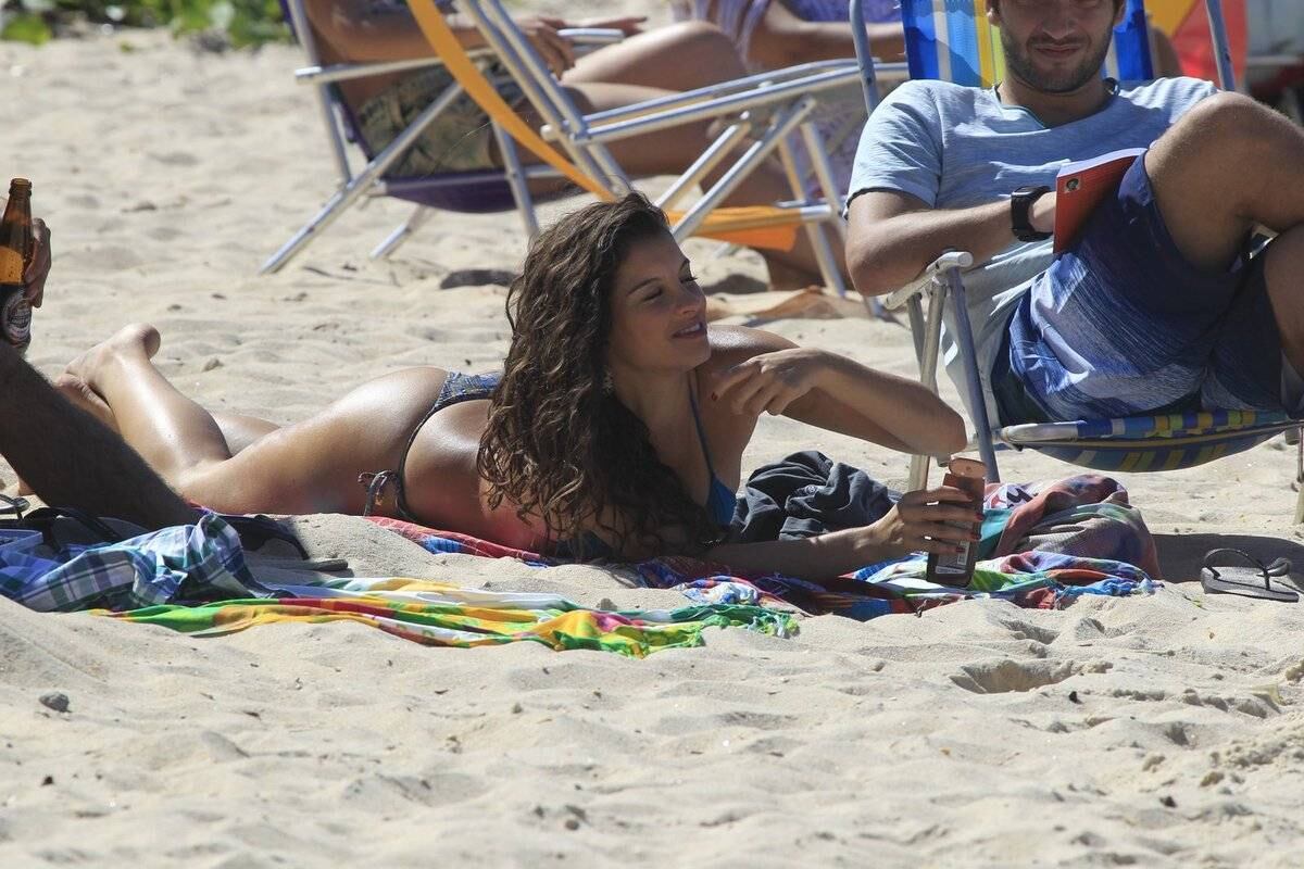 Elenco de Geração Brasil grava na praia de Grumari, no Rio