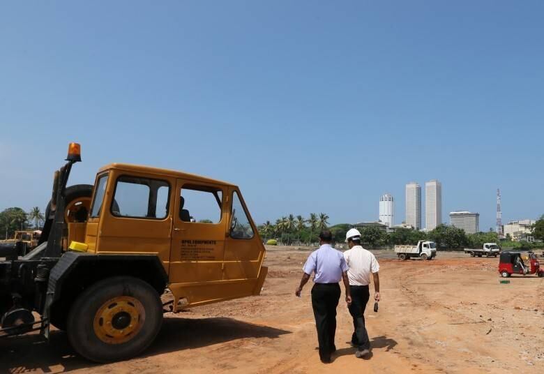 Os sindicatos trabalhistas todos os anos reivindicam com os patrões ou com os sindicatos patronais pautas como o aumento real dos salários (acima da inflação) e os valores dos benefícios.

As conversas acontecem anualmente a partir da chamada "data-base", determinada pelos acordos trabalhistas, também chamados de Convenções Coletivas ou Acordos Coletivos.

O chamado "dissídio" ocorre quando os trabalhadores e os patrões não entram em acordo, e o caso vai parar em um Tribunal de Trabalho