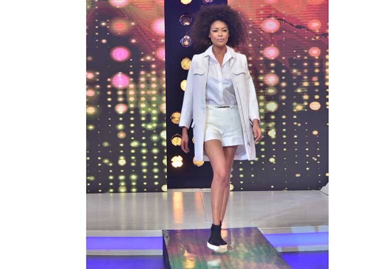 Imagens do desfile da costureira Maria, de Fortaleza, que sonhava em vestir Ana Hickmann