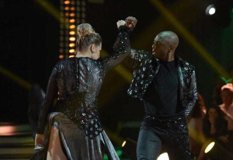 O ex-jogador Amaral provou que também "dança um bolão". Junto com Bruna, a estrela encarou um paso doble todo performático