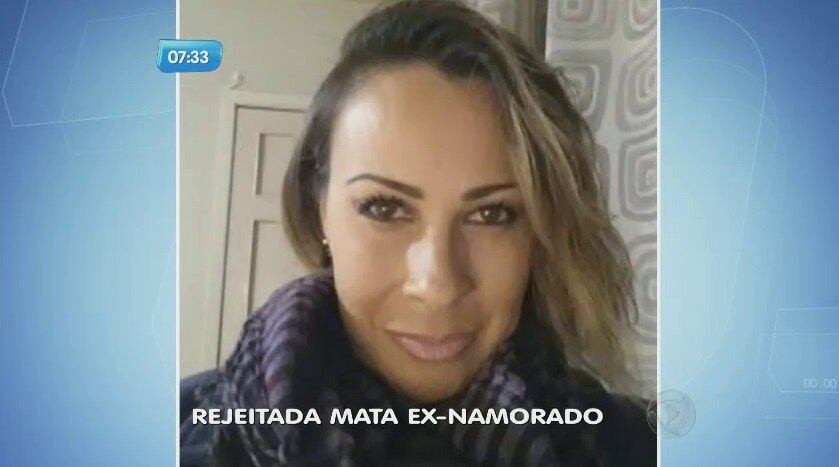 Ela
não aceitava o fim do relacionamento, que durou pouco. Foram três intensos meses. Entre viagens e jantares românticos, havia também a paixão
de Borba pelo time Internacional, por corridas de carros e por belas mulheres