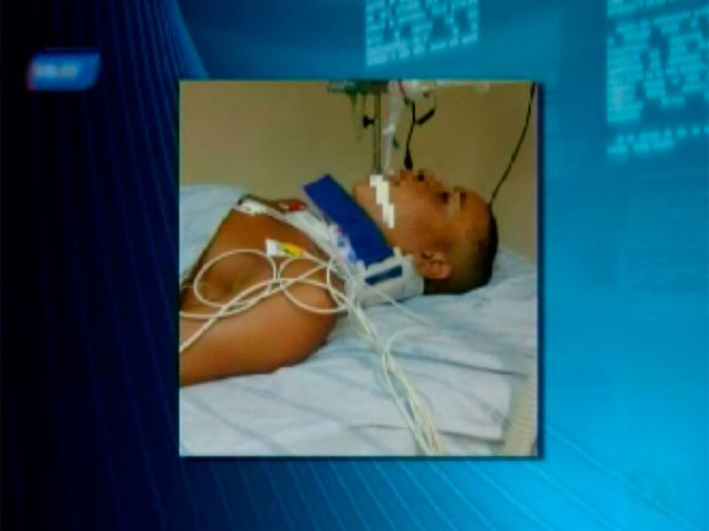 As pessoas que tentaram ajudar a vítima foram ameaçadas pelo agressor