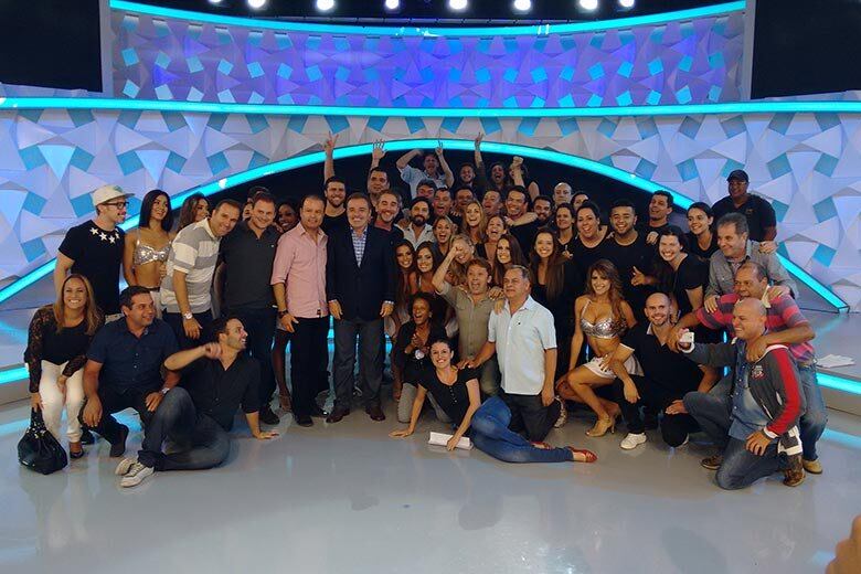 

Depois de admitir sentir nervosismo antes da exibição do primeiro
programa, Gugu Liberato comemorou, na madrugada de quinta-feira (26), sua
estreia a frente de Gugu. Com quadros divertidos, prêmios para o público, musicais
de Leonardo e Zé Felipe e a aguardada entrevista com Suzane von Richthofen, a atração chamou a atenção do
telespectador e deu o que falar nas redes sociais. Em conversa com o site
oficial do programa, o apresentador fez um balanço de seu retorno para a
televisão



Por: Rafael Molica, do R7



+ Gugu está no Facebook! Curta

+ Siga o perfil da atração no Twitter

+ Após dez anos de silêncio, Suzane Von Richthofen confessa a Gugu: "Tive culpa e estou pagando"
