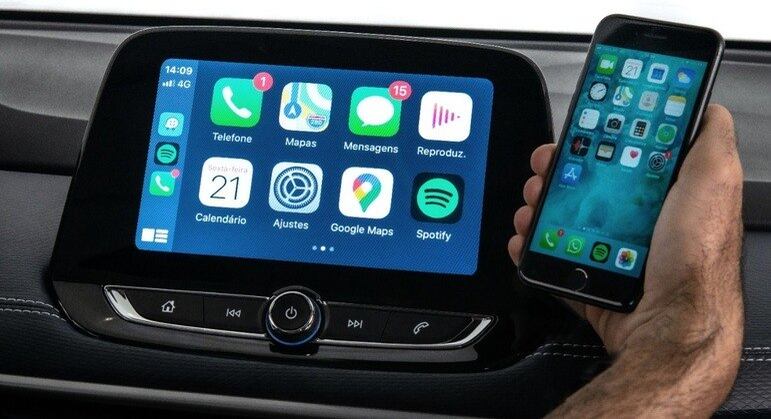 Nos dois casos estão disponíveis Android Auto e Apple Carplay com conexão sem fio
