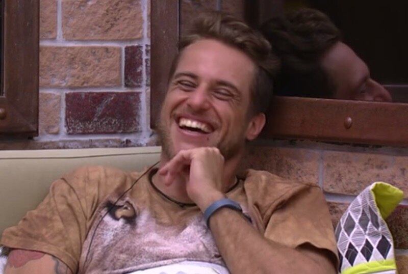 Na noite desta última segunda-feira (15), Daniel conversou com os amigos sobre a possibilidade de ficar com Ana Paula, uma das líderes do "grupo rival", no Big Brother Brasil 16
Acesse o R7 Play e assista à programação da Record quando quiser
