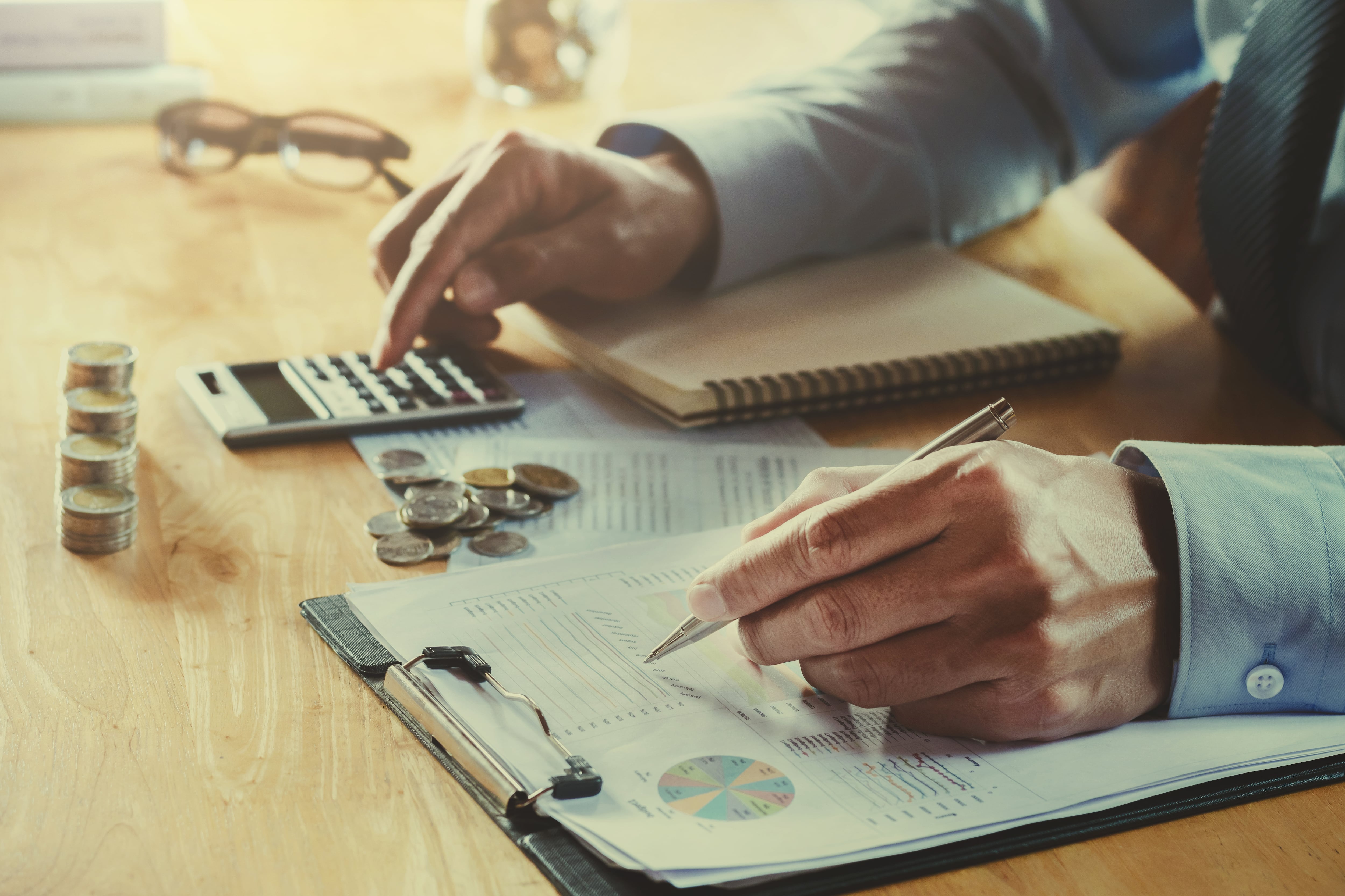 Entenda como a Reforma Tributária pode impactar as relações trabalhistas em 2026, influenciando encargos, folha de pagamento e estratégias de contratação nas empresas.