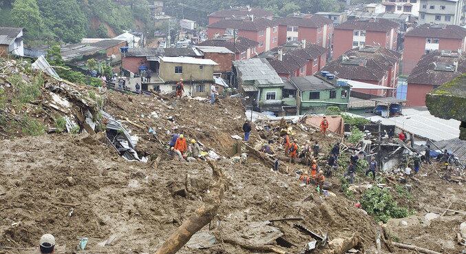 Deslizamentos podem atingir encostas ocupadas por casas nos próximos cinco dias