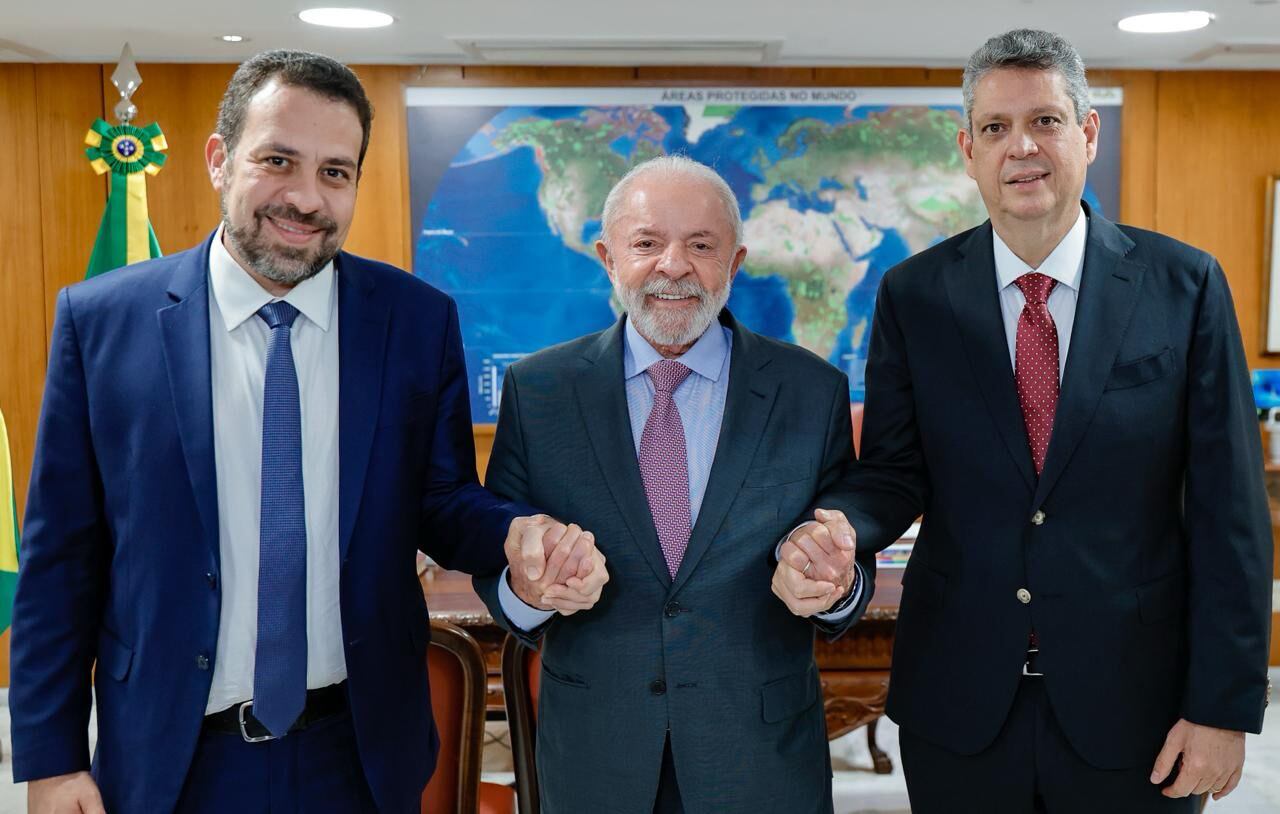 Brasília (DF), 20/10/2025 - O presidente Luiz Inácio Lula da Silva se reuniu com o deputado federal Guilherme Boulos  e o convidou para ocupar o cargo de ministro-chefe da Secretaria-Geral da Presidência da República. Boulos irá substituir o ministro Márcio Macêdo na função. Foto: Ricardo Stuckert/PR