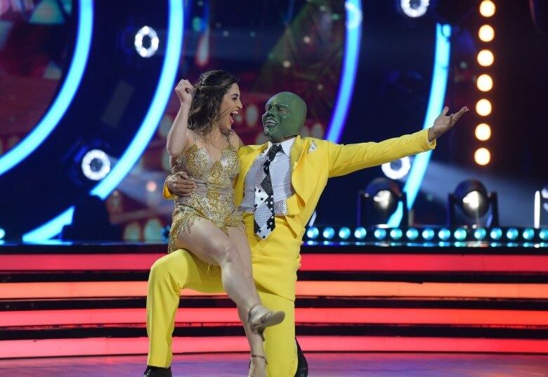 Revivendo emoções, Dany e Marquinhos se inspiraram no filme O Máskara para o sexto dia de competição. No ritmo de charleston, o casal usou e abusou de movimentos agitados e envolventes no palco e garantiu a nota 10 dos jurados! 


Assista Dancing Brasil 5, toda quarta-feira, ás 22h50 na Record TV

