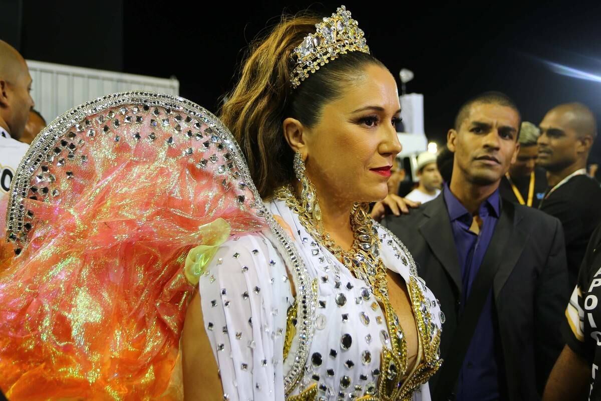 Logo após ser atendida, Maria Rita melhorou e subiu no camarote da Globo para dar entrevista.