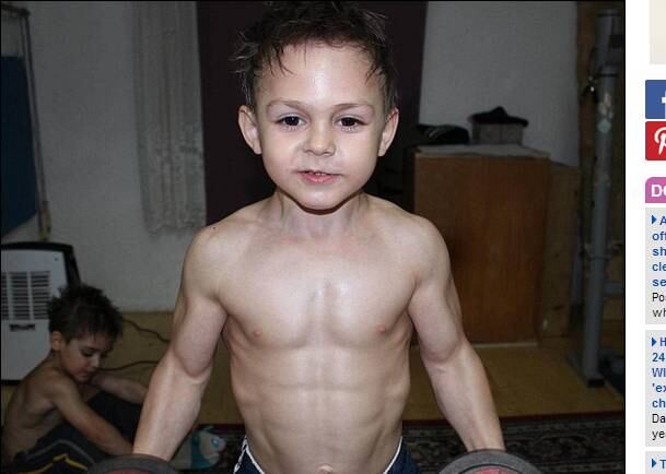 Conseguir um corpo bonito e definido é difícil para muita gente, mas não para Giuliano e Claudio Stroe. Os meninos de nove e sete anos de idade, respectivamente,  são conhecidos como “Os meninos Hércules” devido às suas boas formas e à rotina pesada de treinamento

