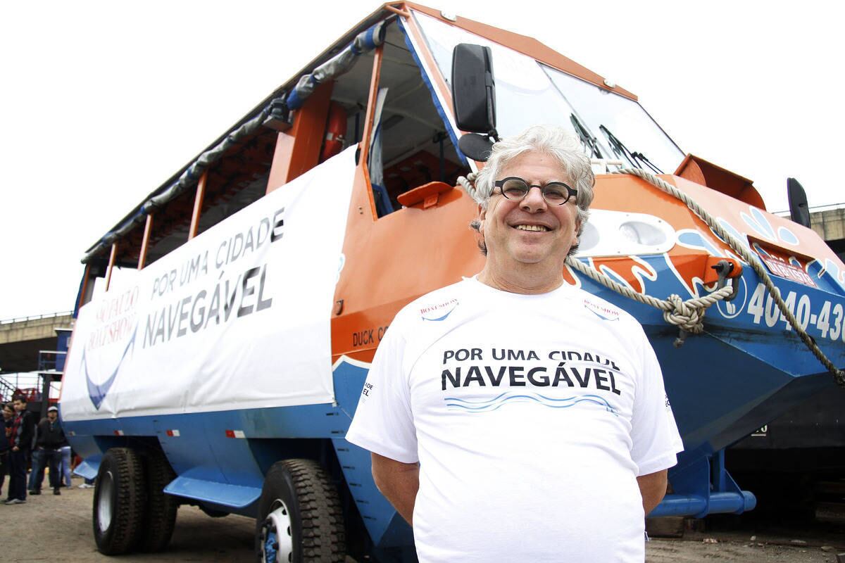 Levantar o debate da situação caótica do trânsito terrestre,
bem como criar alternativas para a locomoção urbana, é uma das intenções da
campanha, segundo o coordenador do Por uma Cidade Navegável, Ernani Paciornik.
— Queremos provocar a população, a mídia e o
governo. O intuito é incitar a conscientização geral para a situação dos rios
urbanos. Com a despoluição do Rio todo mundo ganha