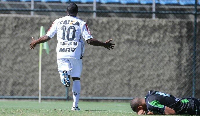 Marquinhos (Atlético-MG)

Marquinhos é um grande nome da base do Atlético-MG e vale a pena ficar de olho no craque. O jogador tem a velocidade e a habilidade como suas principais características. O atleta ainda foi artilheiro do Campeonato Mineiro sub-17. Olho nele! 