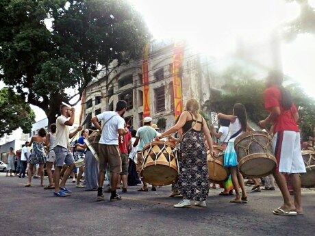 Grupo realiza intervenções culturais no prédio
