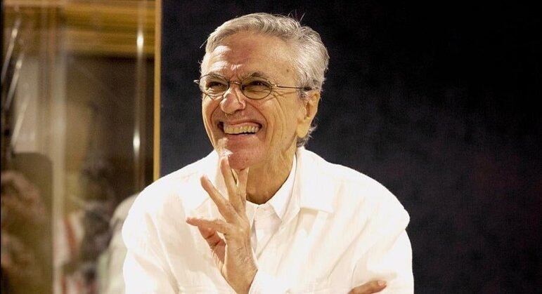 Caetano comemora 79 anos e recebe homenagem de amigos e famosos