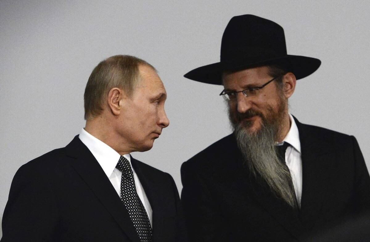 Presidente
da Rússia Vladimir Putin conversa com o rabino Berel Lazar durante cerimônia
dos 70 anos de libertação de Auschwitz 