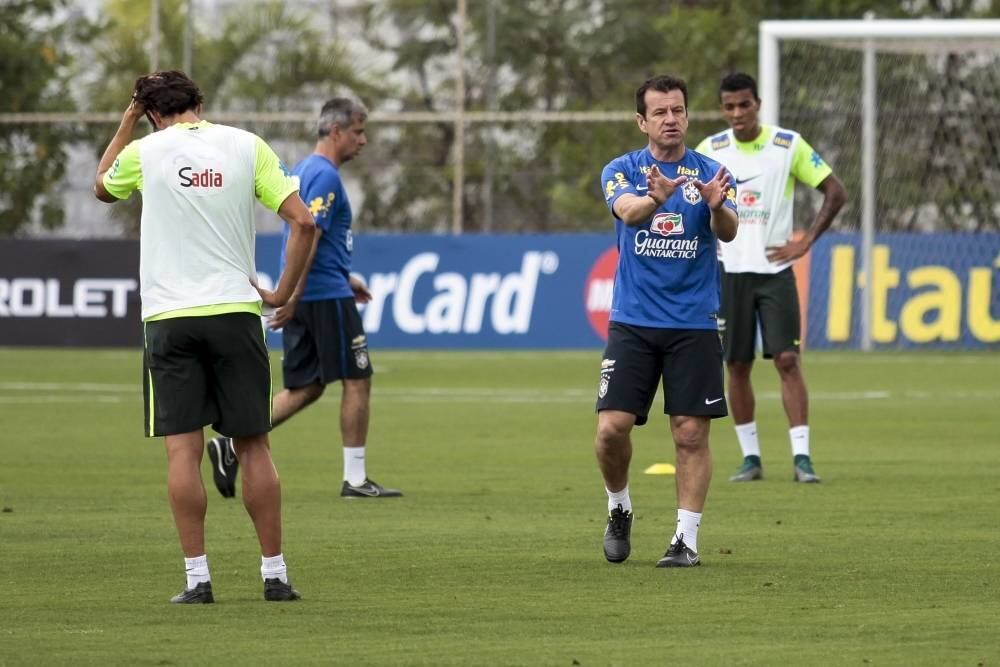 A partida, que era válida pelas oitavas de final do Mundial, estava paralisada para atendimento
médico. Após ingerir a água oferecida pelo rival, Branco relatou tontura e sonolência, que teria
comprometido seu rendimento em campo