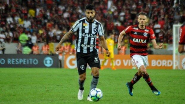 Imagens de Aguirre pelo Botafogo