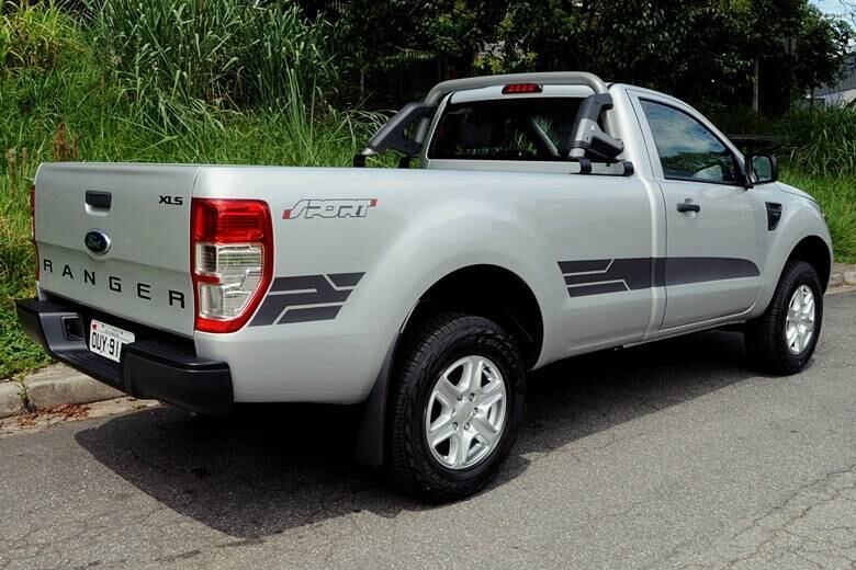 Nas laterais, a picape ostenta adesivos que realçam sua esportividade e jovialidade

Saiba tudo sobre carros! Acesse R7.com/carros