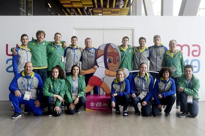 O time brasileiro reunido, na chegada em Lima para os Jogos Pan-Americanos.  A Record TV é a emissora oficial dos Jogos Pan-Americanos Lima 2019. Você pode acompanhar os eventos ao vivo no R7.com e conferir todas as transmissões e as íntegras no Playplus.com.