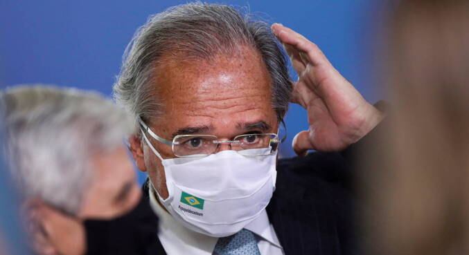 Um ano atrás, Paulo Guedes previu dólar a R$ 5 apenas com "muita besteira"