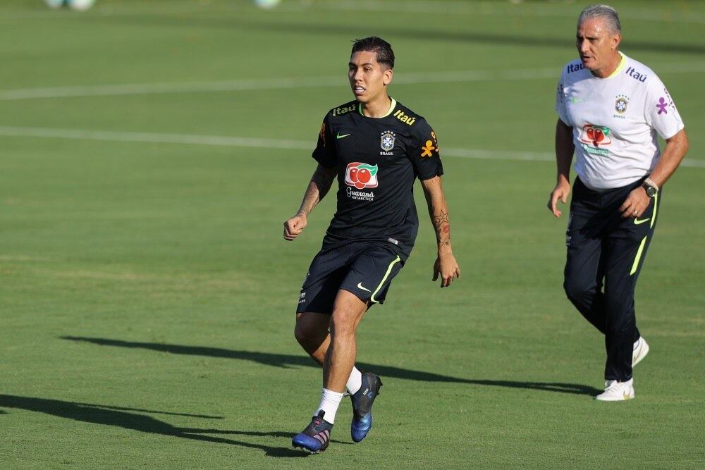 Roberto Firmino 
Liverpool
1,81 m de altura