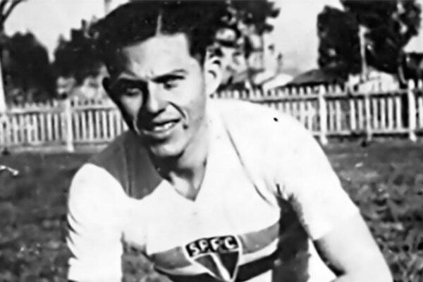 4º Rubén Barrios - 40 gols
O atacante paraguaio jogou no São Paulo de 1944 a 1947 e disputou 98 jogos