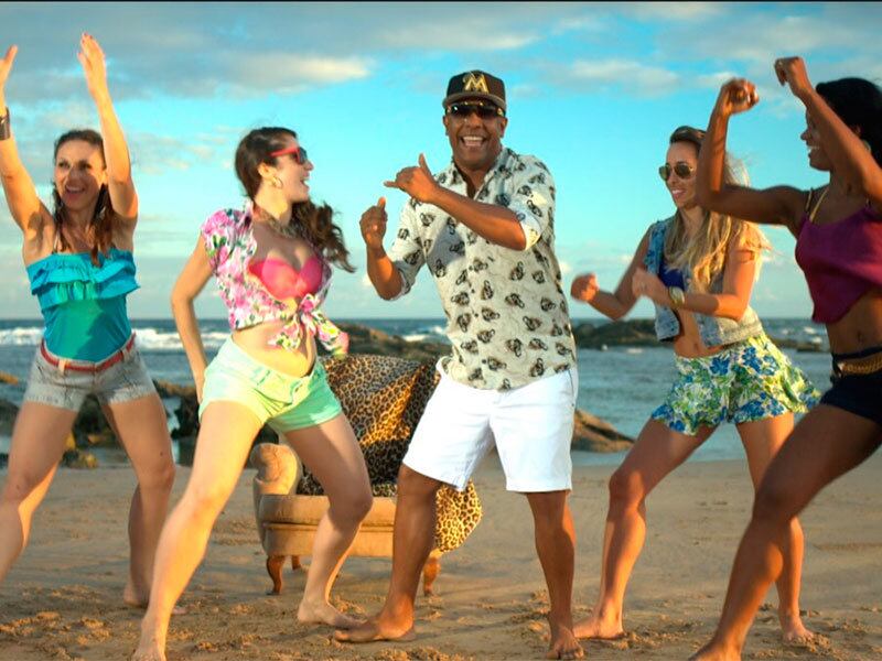 Imagens mostram o clima das festas, paqueras e do ritmo arrochanejo, típico do verão baiano