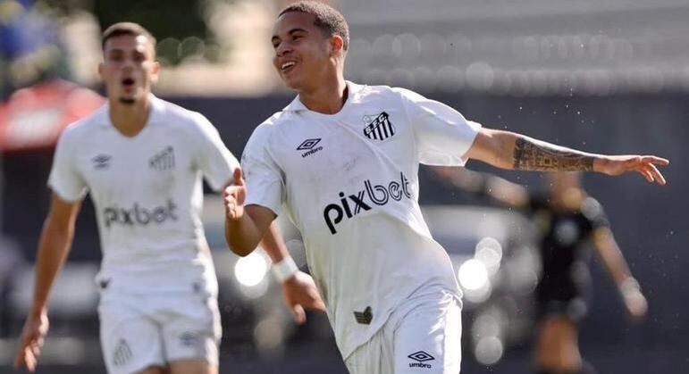 Kaio Henrique festeja o primeiro gol do Peixe diante do Fluminense neste sábado, em Santos