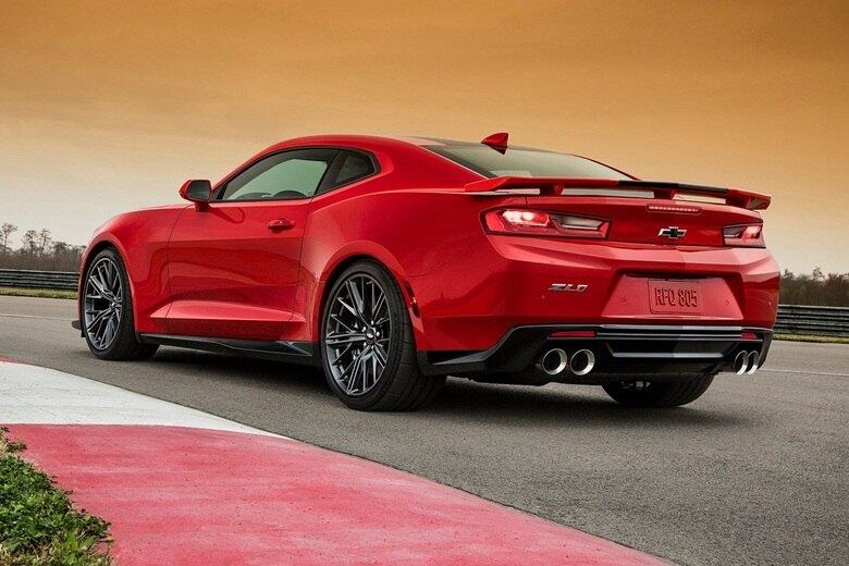 Segundo a Chevrolet, o novo ZL1 passou mais de 100 horas em testes no túnel de vento, o que garantiu melhorias na aerodinâmica. A GM garante que o esportivo está preparado para
enfrentar os cupês mais avançados do mundo